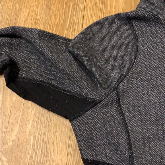 Lululemon 1/2 Zip Jacket - Picture 4 of 13
